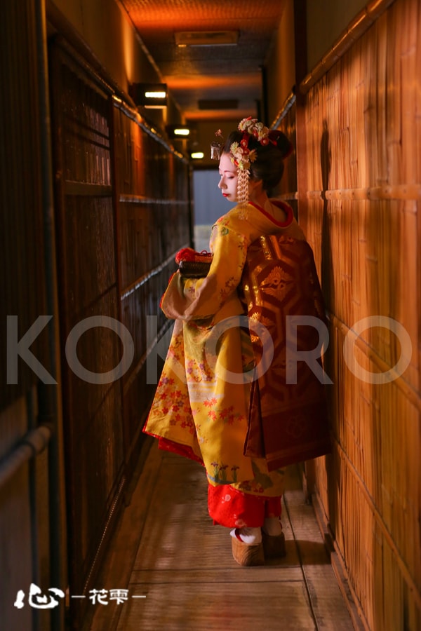 京都　舞妓体験　祇園　東山　着物　メイク