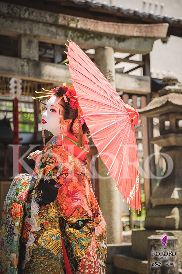 古き良き花魁体験 – 「心-花雫-」京都花魁体験 創作和装変身写真スタジオ